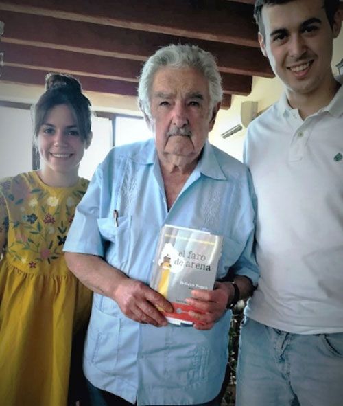 Mujica, El faro de arena